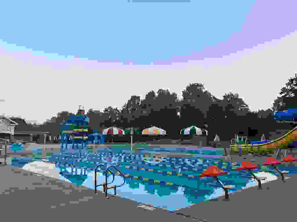 Maca Aquatic Center (Maca Pool) Parks