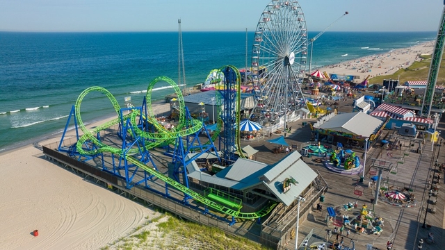 Casino Pier & Breakwater Beach Logo