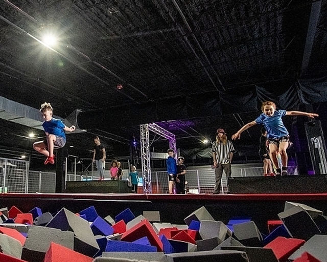 Recoil Trampoline Park Logo