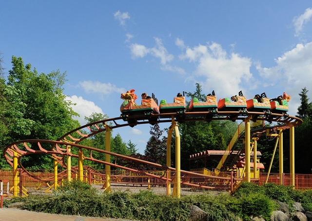 Tolk-Schau Family Amusement Park Logo